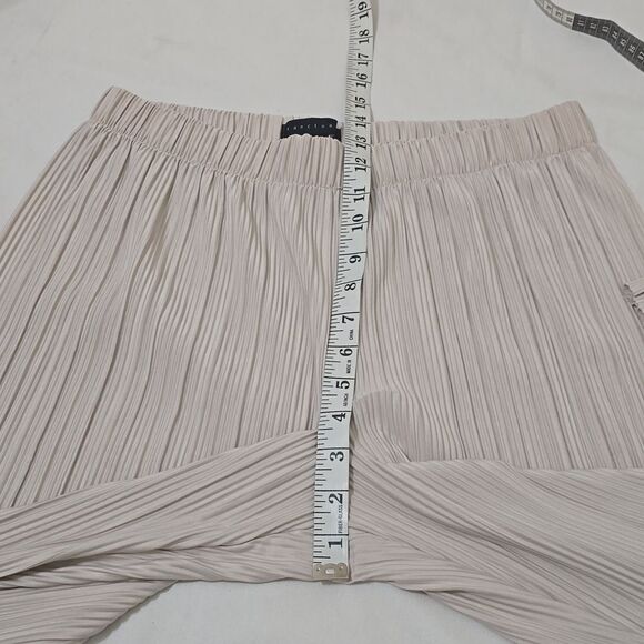 Sanctuary pleated, wideleg pants size medium. - Picture 4 of 8